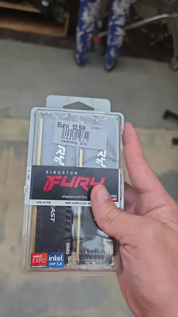 神仙捡漏！荷兰玩家100块买到32GB DDR5内存