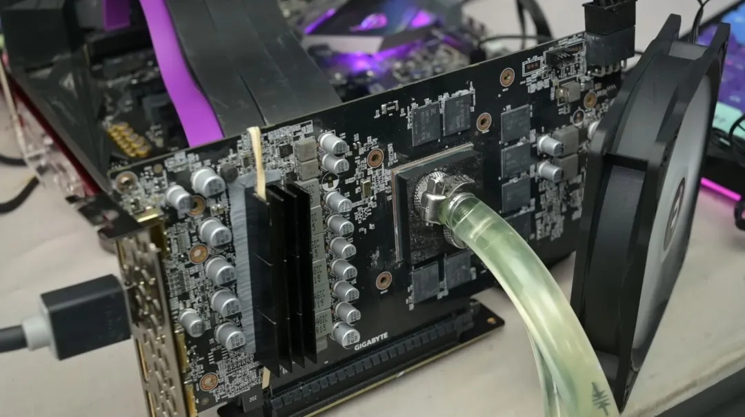 这才是真水冷！RTX 2060“浇水”后温度暴降42℃