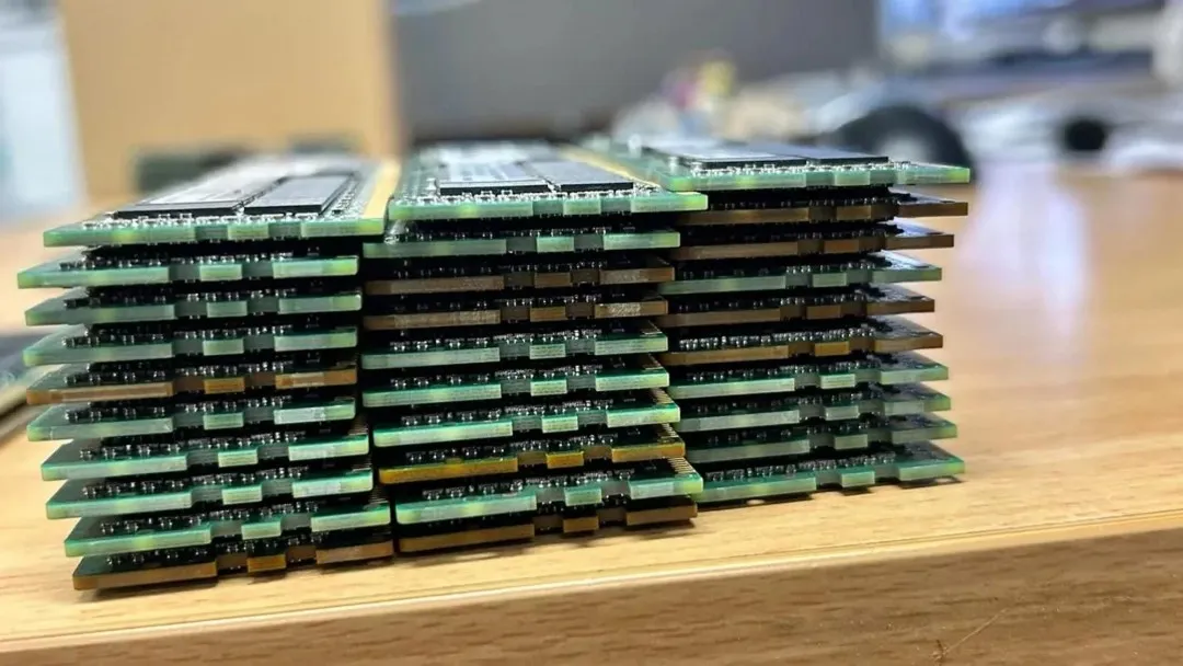 玩家意外翻出30条64GB DDR4内存：翻了10几倍 价值超8万元