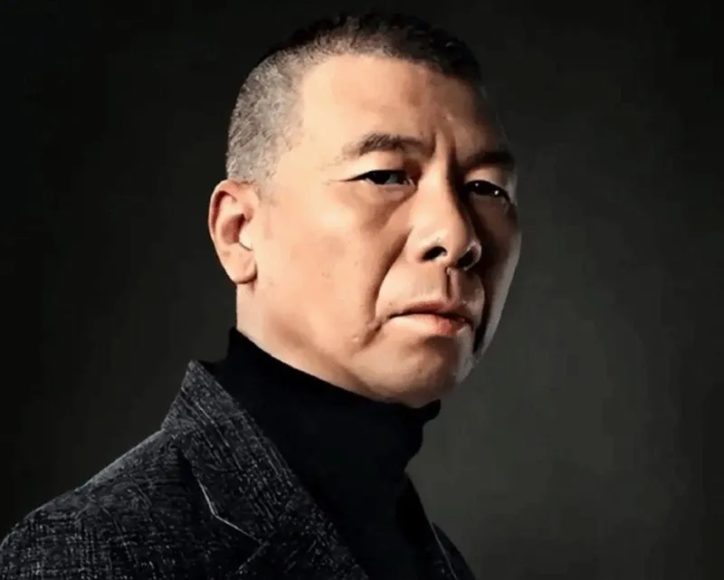 冯小刚拒绝AI和短剧 电影院也不去：不让抽烟受不了