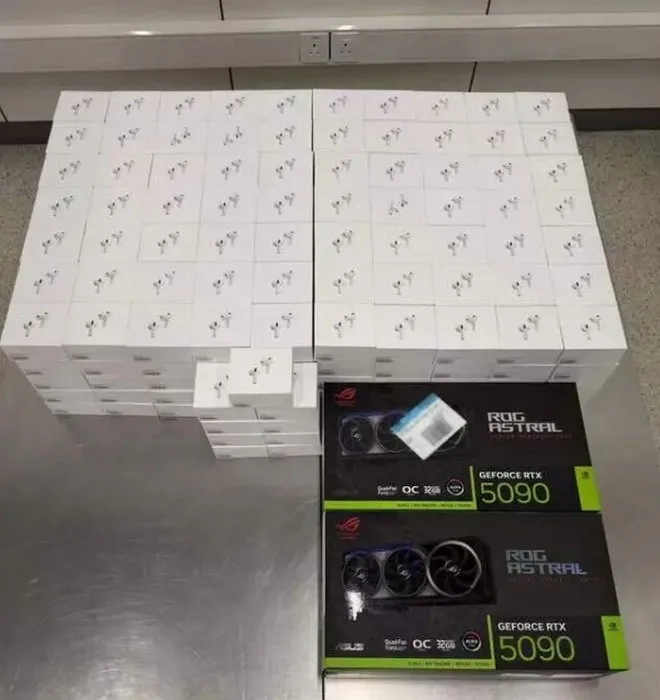 RTX5090成走私新宠！海关一周截获12起：有人把内存粘腿上