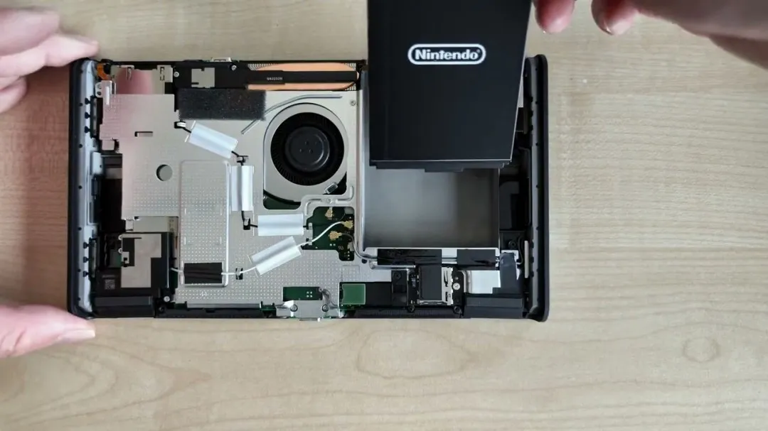 新版Switch 2官方视频：更换电池现在更容易了